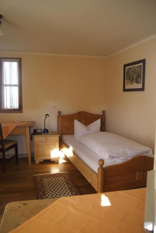 Hotel Zum Schwarzen Ross Und Gutmann Zur Post Hilpoltstein Bilik gambar