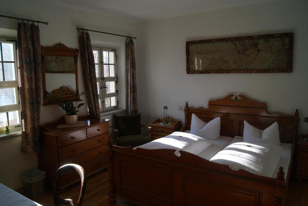 Hotel Zum Schwarzen Ross Und Gutmann Zur Post Hilpoltstein Bilik gambar