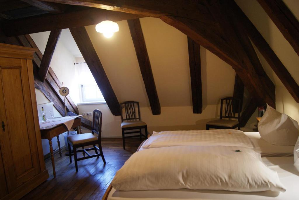 Hotel Zum Schwarzen Ross Und Gutmann Zur Post Hilpoltstein Bilik gambar